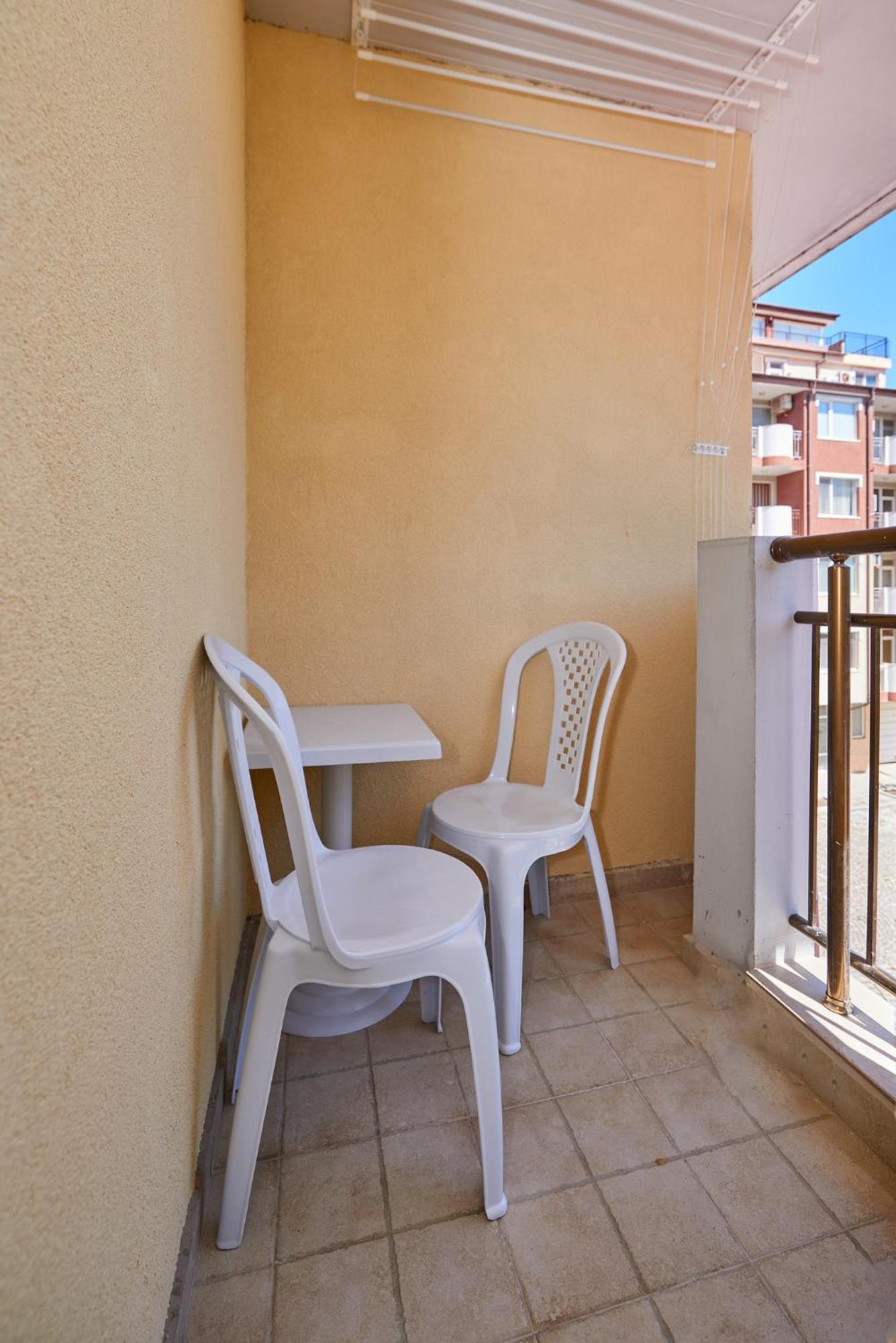 Apartment Kalina Pomorie Bagian luar foto